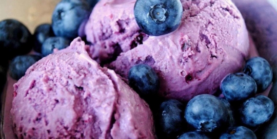 grape-and-black-currant-ice-cream-low